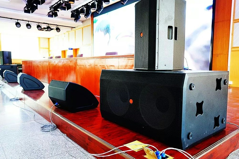 舞台燈光91香蕉视频下载地址包括哪些設備?舞台91香蕉视频下载地址設備在調試時要注意哪些問題