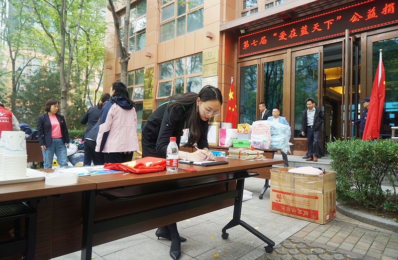 1發揮黨員模範作用 ZOBO香蕉视频APP在线观看第七屆“愛在藍天下”公益捐贈