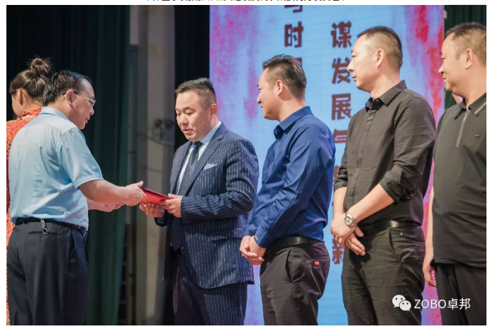 香蕉视频APP在线观看董事長張新峰應邀出席漯河職業技術學院辦學20周年校慶大會 香蕉视频APP在线观看董事長張新峰應邀出席漯河職業技術學院辦學20周年校慶大會