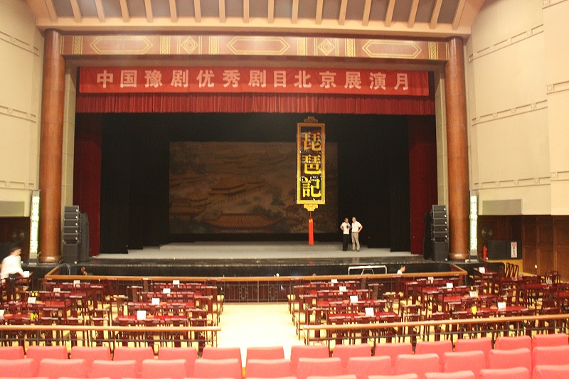 京劇舞台演出中舞台91香蕉视频下载地址設計的特性和作用