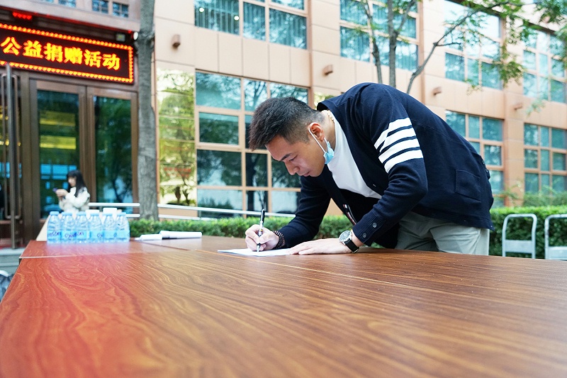 顯黨員風範 行企業擔當 | ZOBO香蕉视频APP在线观看“愛在藍天下”公益捐贈一直在行動