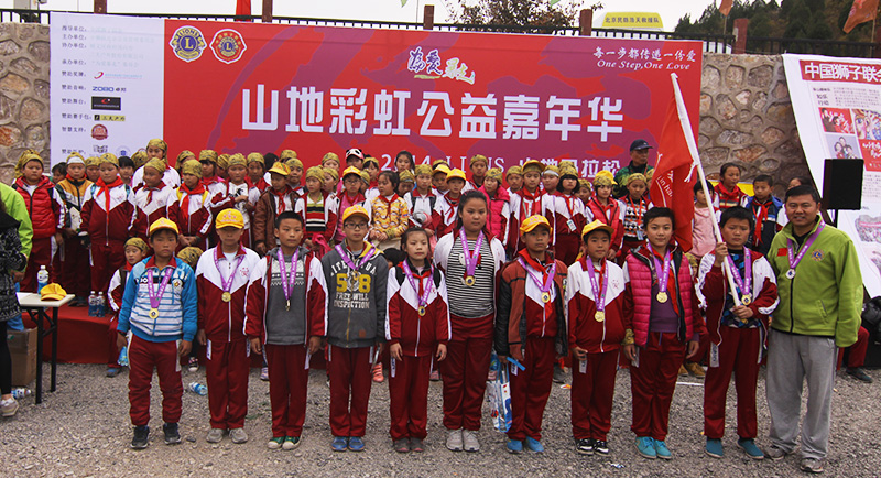 以愛之名，貼地疾行