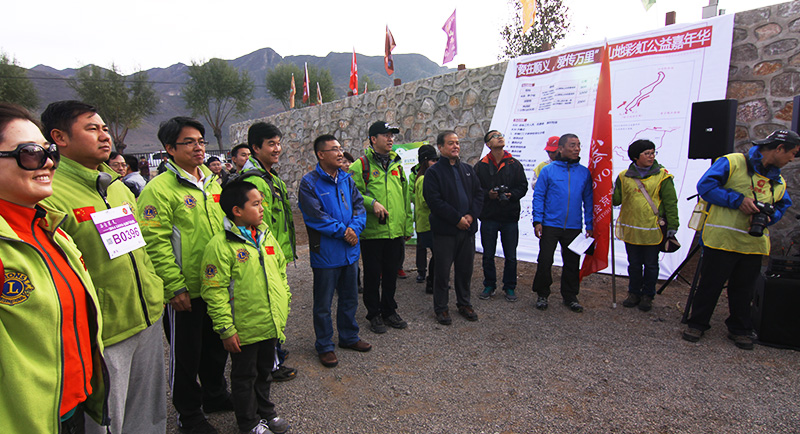 以愛之名，貼地疾行