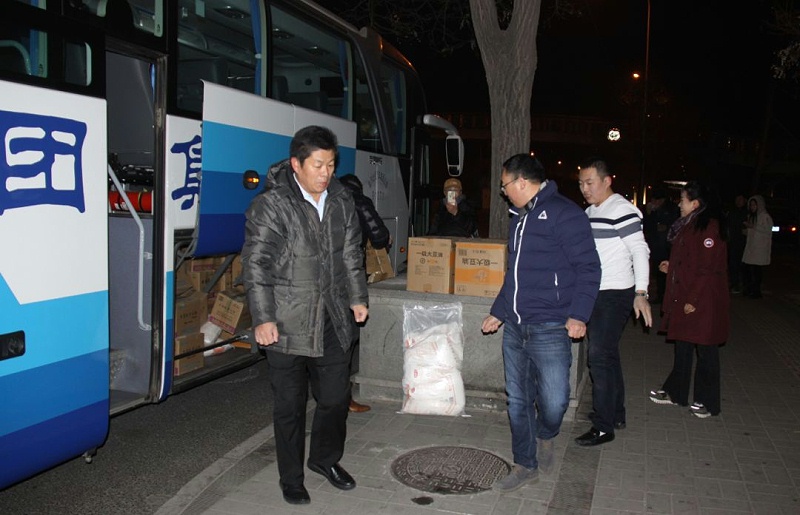 2愛照淶源，ZOBO香蕉视频APP在线观看黨支部寒冬送暖扶貧活動