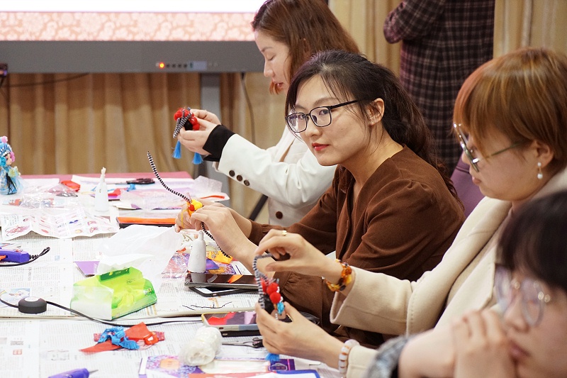 ZOBO香蕉视频APP在线观看工會丨舉辦體驗非遺之美-製作北京絹人的“女神節”活動